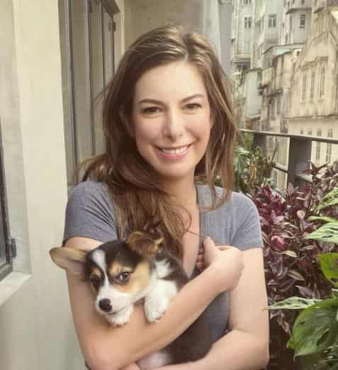 Tracy Alloway is holding her pet dog, Pablo the Corgi in her hands. Is Tracy married or still single?